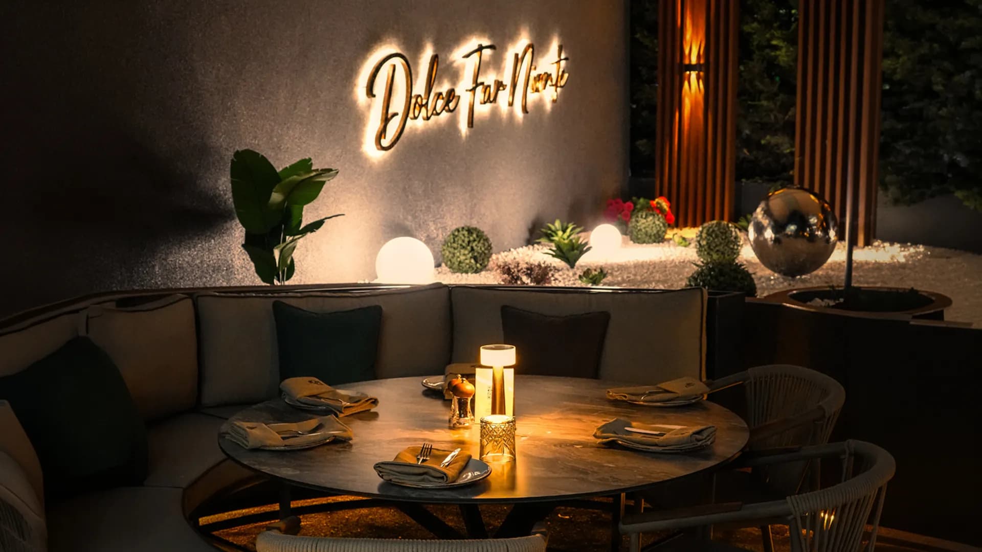 D'ORO Bahçeşehir dining room, warm candlelit tables at night