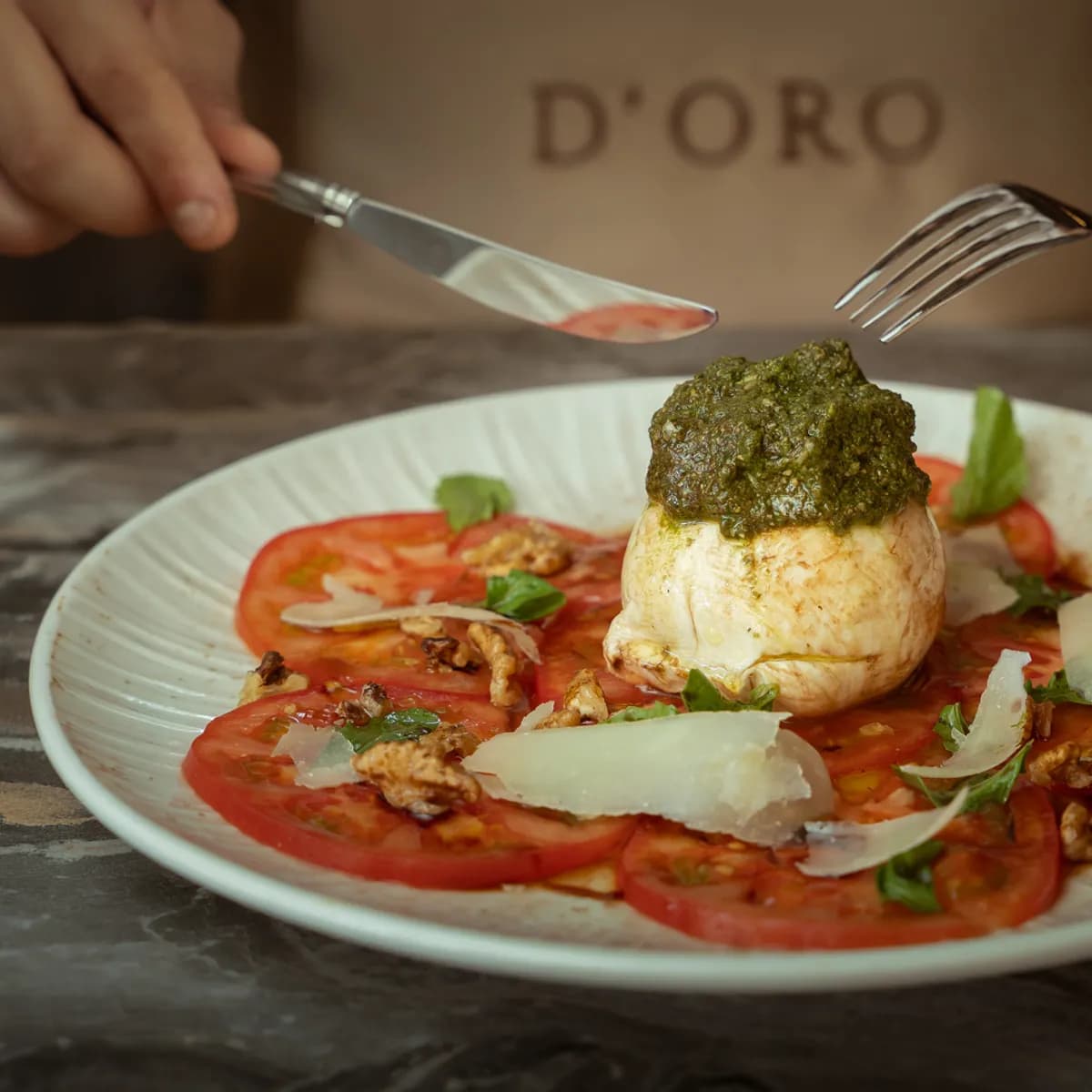 Signature D'ORO carpaccio with tomato, mozzarella and pesto